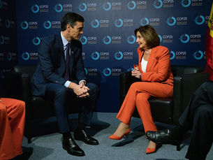 Pedro Sánchez e Nancy Pelosi numa reunião em Madrid durante a COP25, em dezembro de 2019.