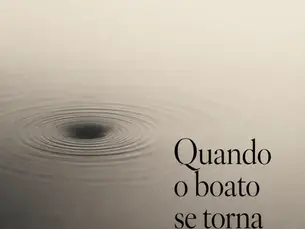 Capa minimalista do Atlantic Lisbon com o título “Quando o boato se torna poder” sobre uma superfície clara com uma ondulação escura.
