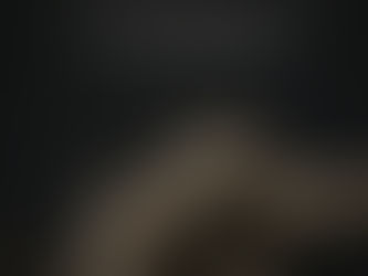 Nó de corda de cânhamo apertado sobre fundo escuro, em plano aproximado — imagem que evoca vínculo e a liberdade que dele depende