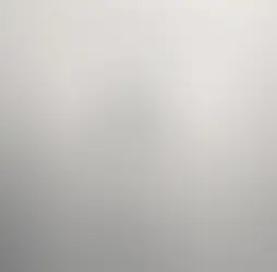 Capa editorial do Atlantic Lisbon com um pequeno míssil ou ogiva estilizada sobre uma superfície cinzenta fendilhada, sugerindo a fragilidade da certeza estratégica em torno da guerra preventiva.