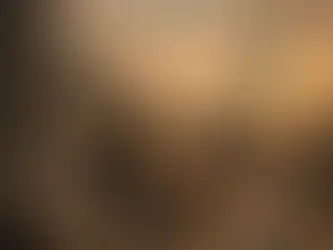 Ilustração de capa com pessoas a abandonar Havana ao entardecer, avião ao fundo e edifícios degradados, simbolizando a fuga de Cuba