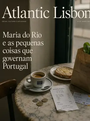 Capa editorial do Atlantic Lisbon com mesa de café, chávena, torrada, moedas, recibo de mercearia e saco de compras, acompanhada do título sobre Maria do Rio.