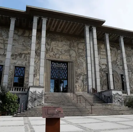 Novo Diretor do Museu da Imigração de Paris Desafia Tabus Históricos