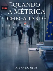 Corredor institucional num edifício europeu com circulação de funcionários