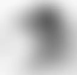 Desenho a lápis de figura feminina elegante, de perfil, em ambiente neutro e institucional.