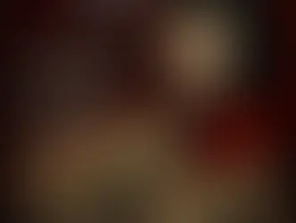 Celebração do 25 de Abril em Portugal com cidadãos, cravos e símbolos da liberdade democrática