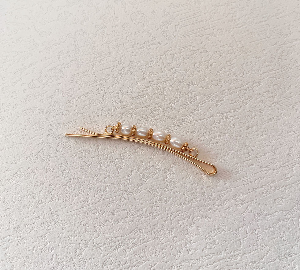 Thumbnail: Vintage Renaissance Freshwater Pearl Beads Gold Bobby Hair Pin