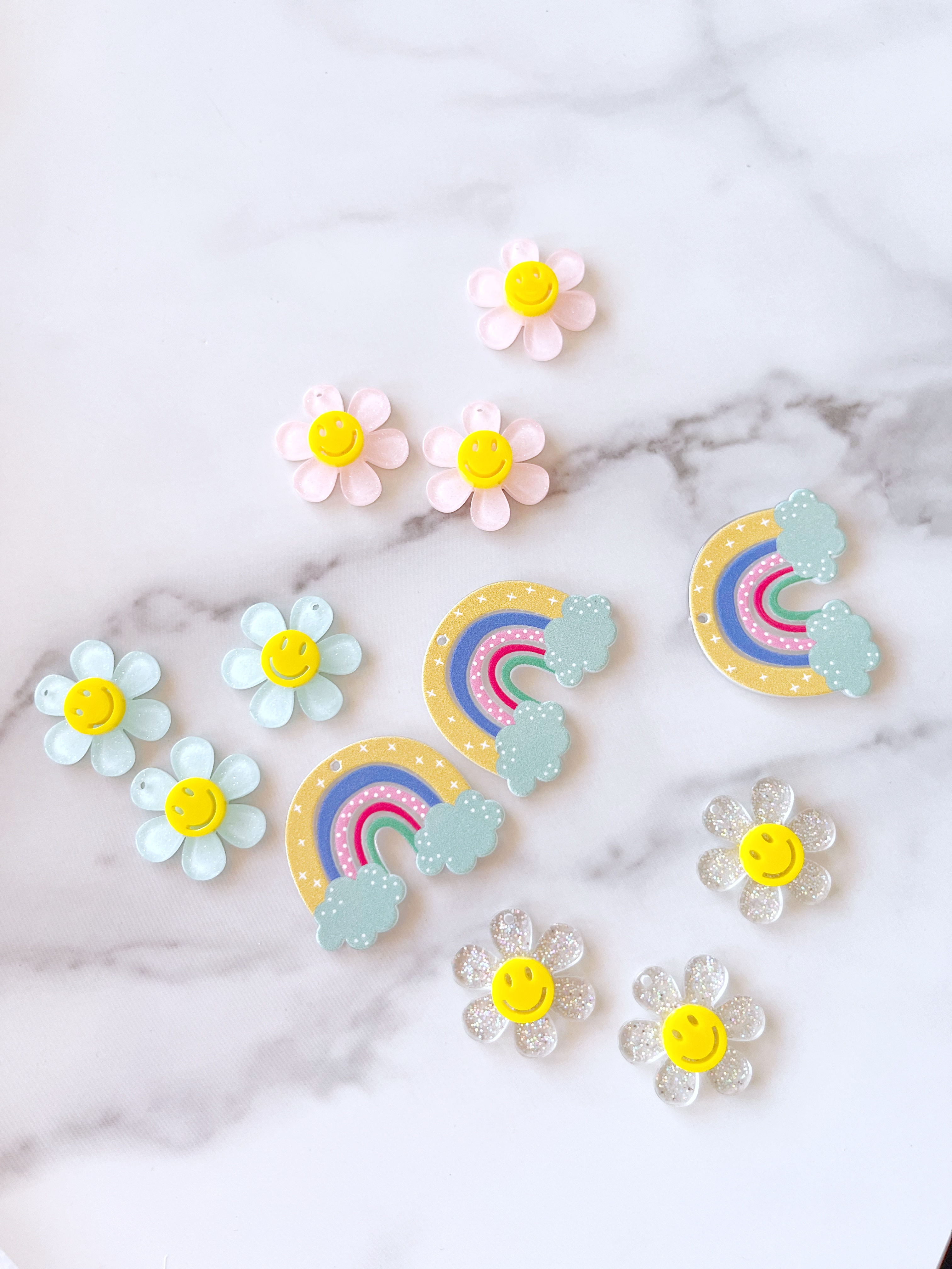 Happy Sparkling Daisy Flower Rainbow Acrylic Charm With Hole DIY Jewellery Phone