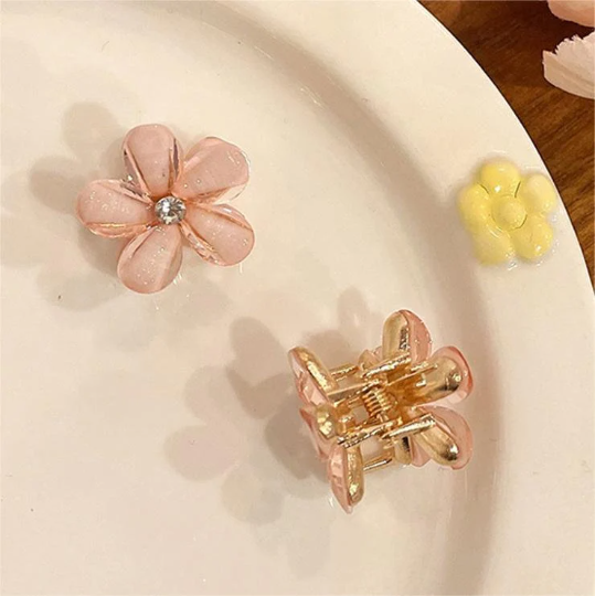 Thumbnail: 2PCS Set Daisy Mini Claws Mini Flower Resin Acetate Metal Hair Clip
