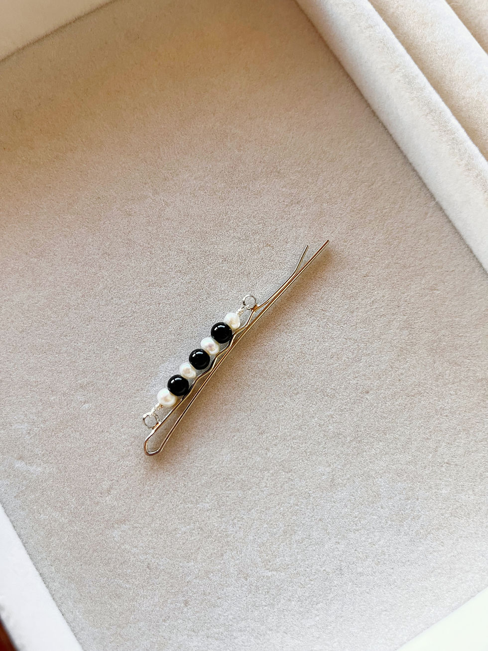 Thumbnail: Natural Pearl Obsidian Beaded Vintage Hair Jewel Pin - Australia design