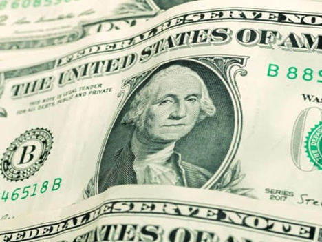 El Dólar cae por debajo de los $3.700