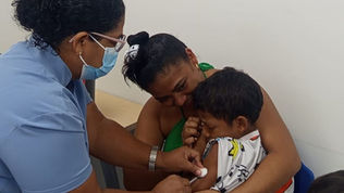 Inicia la vacunación contra el dengue para niños de 9 años