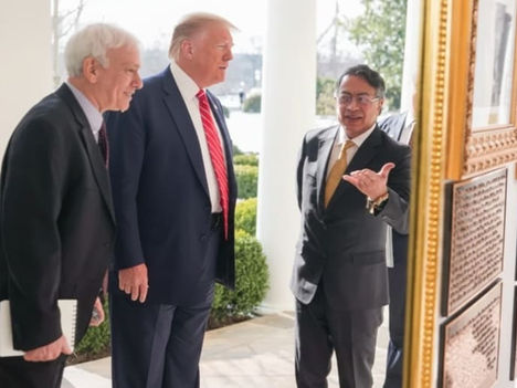 Los opositores no tuvieron más opción que criticar la puerta