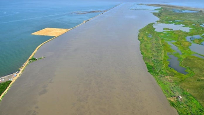 C.R.A. emite alerta por posible intrusión salina en el río Magdalena
