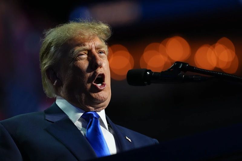 Trump promete 5.000 dólares si los republicanos ganan las elecciones