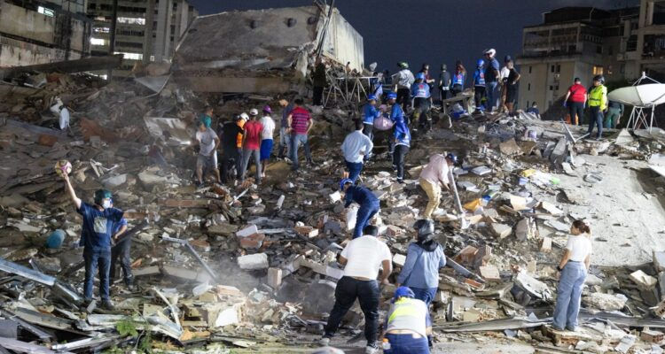 Dos devastadores terremotos dejan al menos 164 muertos en Venezuela