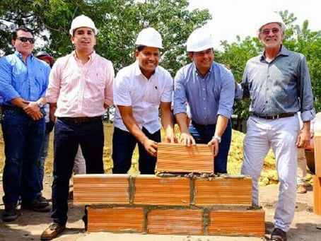 Gobernador y minvivienda colocaron la primera piedra en la Urbanización Las Camelias en Malambo