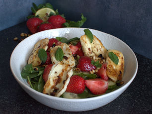 Warm grilled halloumi served with British strawberries, baby spinach, cucumber, fresh mint and toasted pine nuts, drizzled with a balsamic and lime dressing.