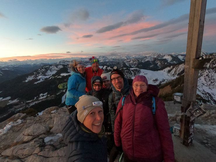 sonnenaufgangstouren mit freunden in den bergen