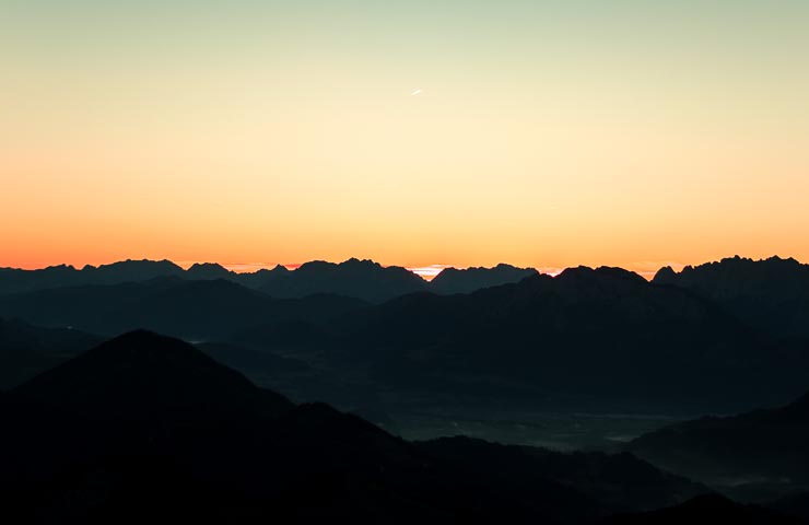 sonnenaufgang tagesanbruch in den Bergen 