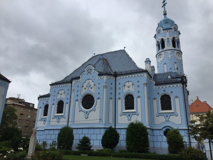 bratislava blaue Kirche
