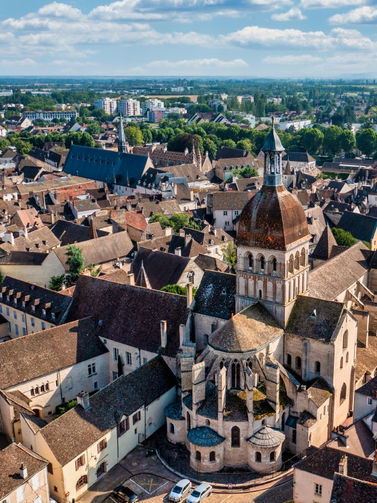 Photo drone de la Basilique Notre-Dame à Beaune en Côte d'Or (21).