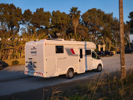 Κινητό γραφείο έξω από το Καταυλισμό Κύλλενε