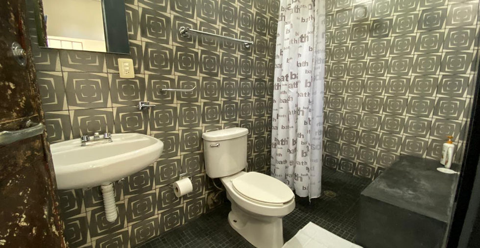 Baño Compartido Pochotes