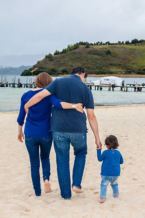 vecteezy_young-couple-waiting-for-their-second-baby-having-fun-with_27478685_430.jpg