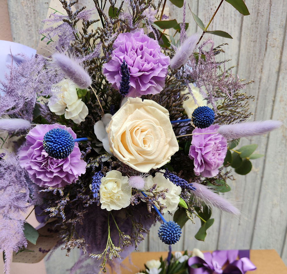Miniatura: Bouquet di fiori secchi con rose stabilizzate (€25/75)