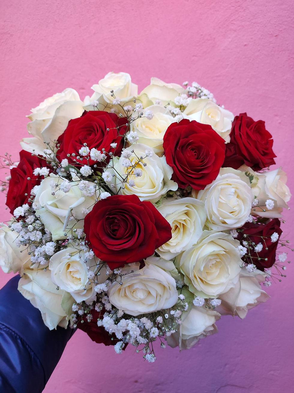 Miniatura: Bouquet di rose stelo corto + mimosa (da €38)