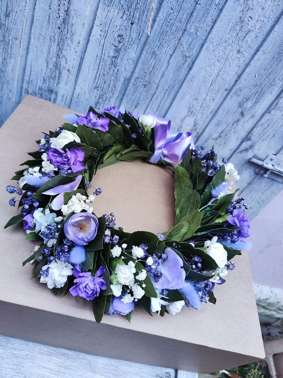 Miniatura: Corona di laurea fiorita in violetto/lilla/bianco (€72)