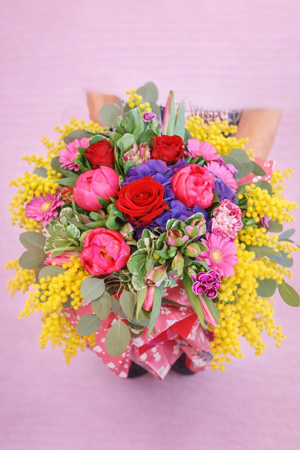 Bouquet Armonie di contrasti con mimosa (€25/200)