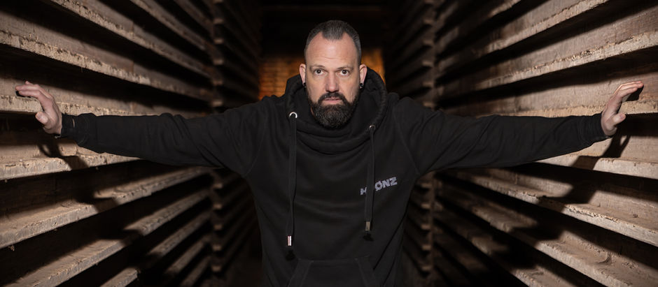 Møønz releases a stomping techno EP, “Matrix”