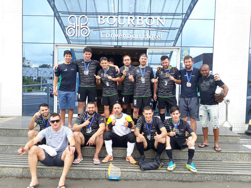 Futsal Masculino ergue a taça no SESI