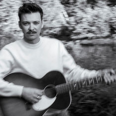 Pochette de Pas besoin de Émile Dubé, artiste représenté par J Smile Records