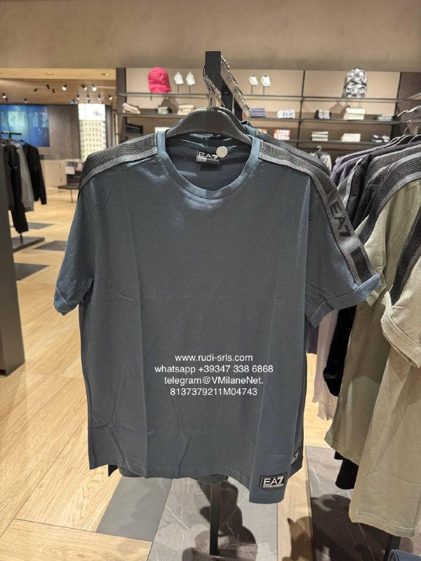 ARMANI Men's T-Shirt