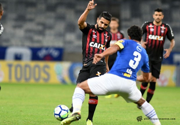 Atlético sofre virada e está em penúltimo