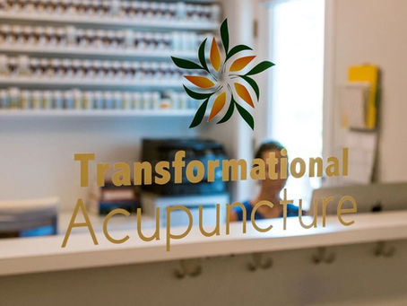 A Wing Conducting Acupuncture and Herbal Pharmacy