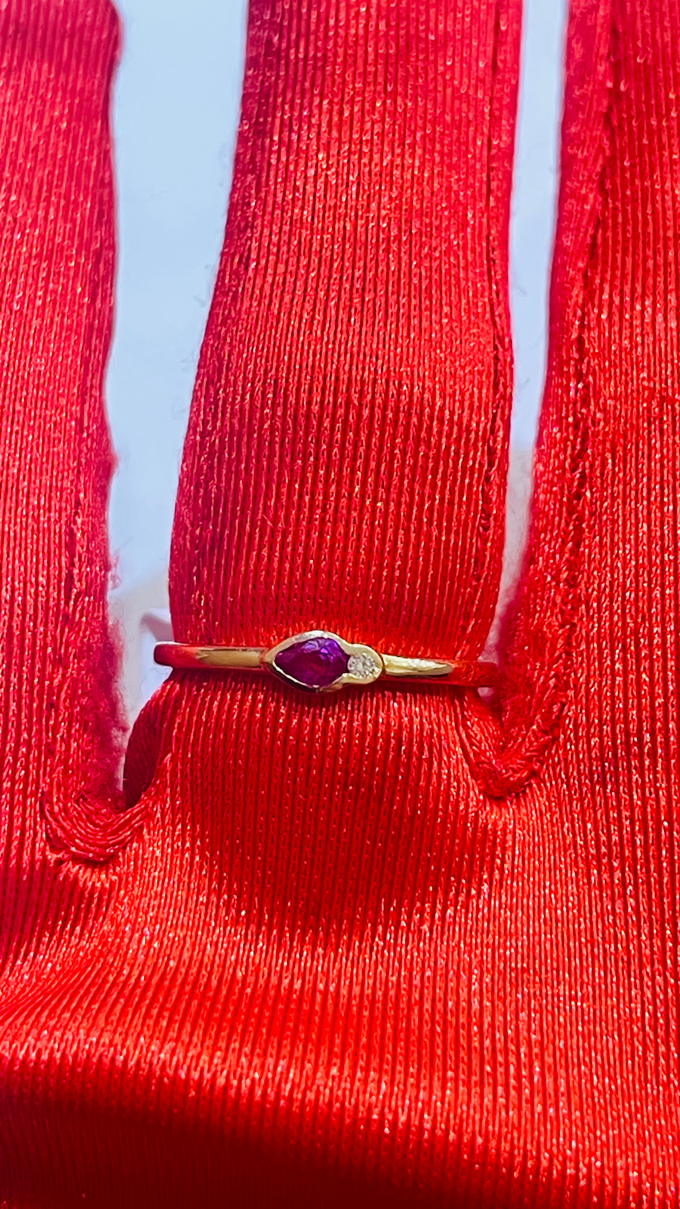 Dainty ring 300