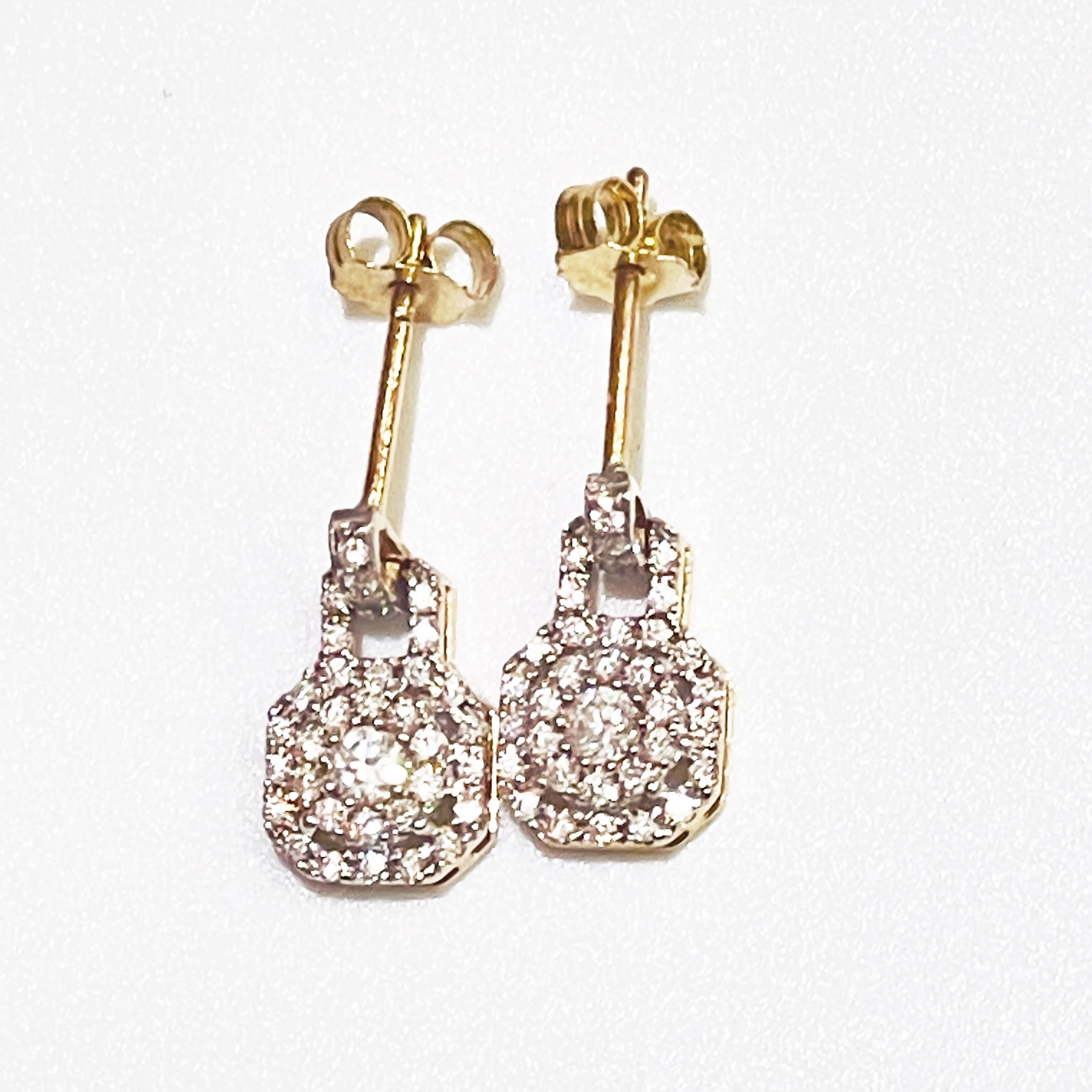 Dangling diamond earring