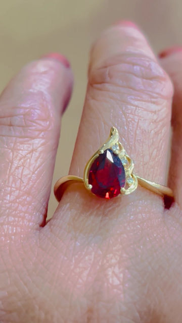 Thumbnail: Garnet ring