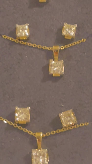 Thumbnail: Princess cut diamonds set