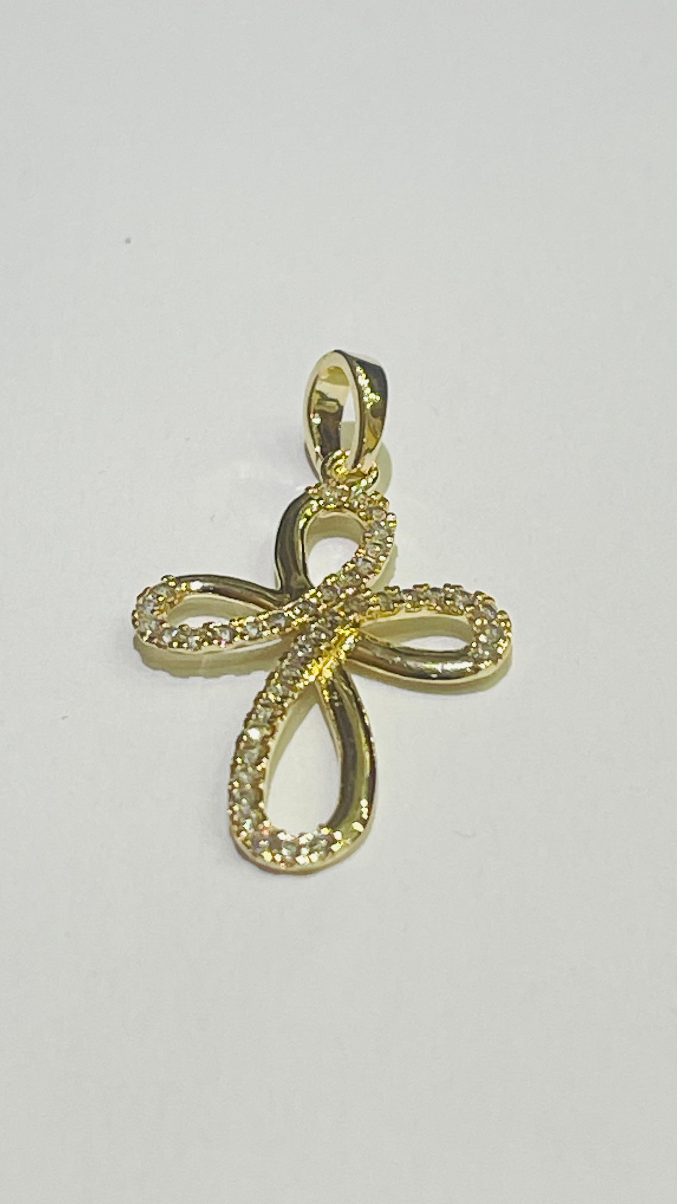 Cross pendant 