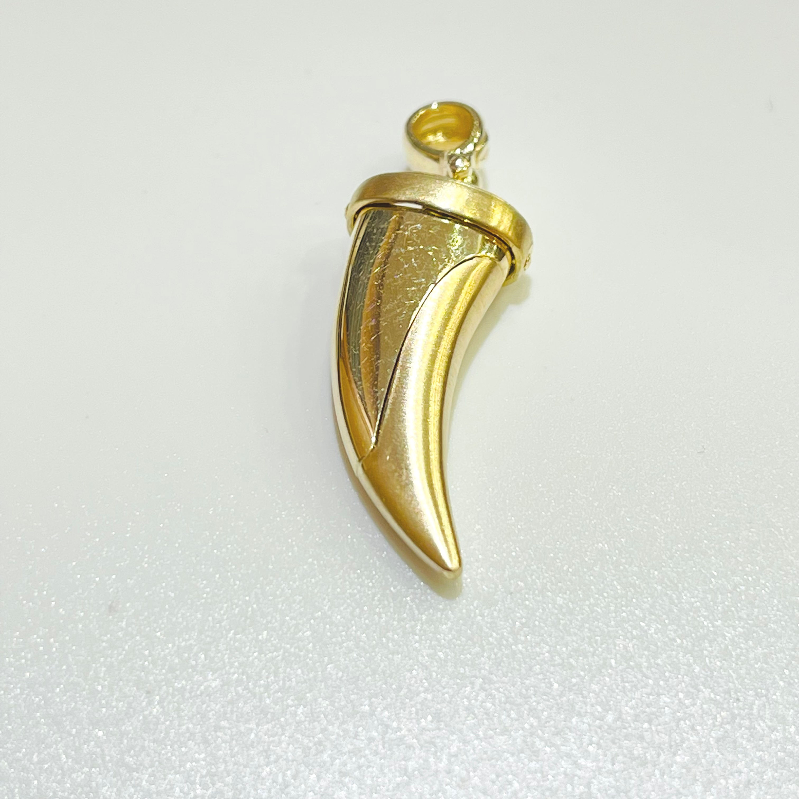 18k pendant