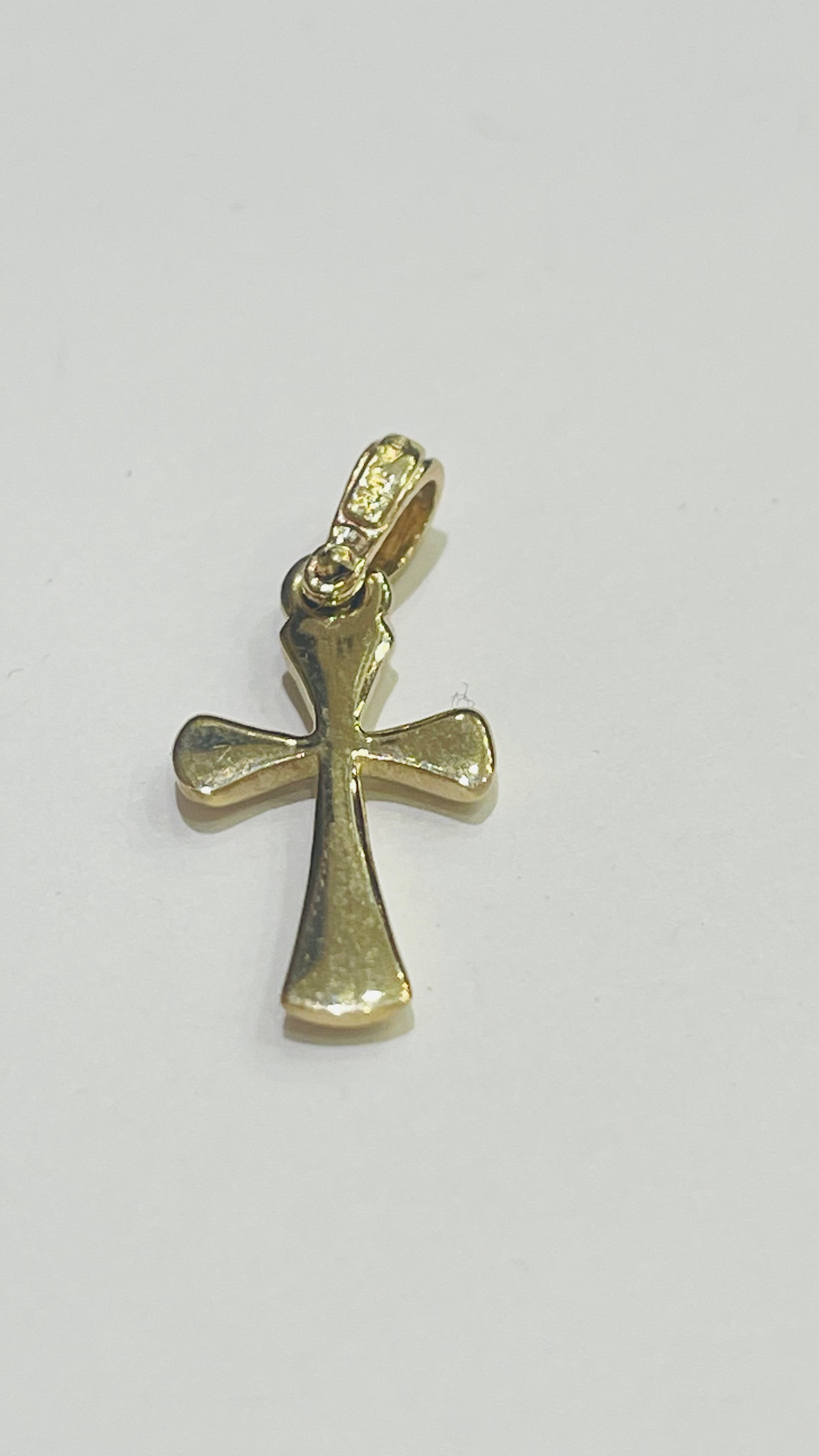Cross pendant 