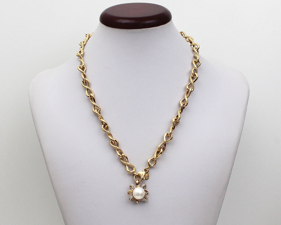 Thumbnail: Infinity chain with pearl and diamond