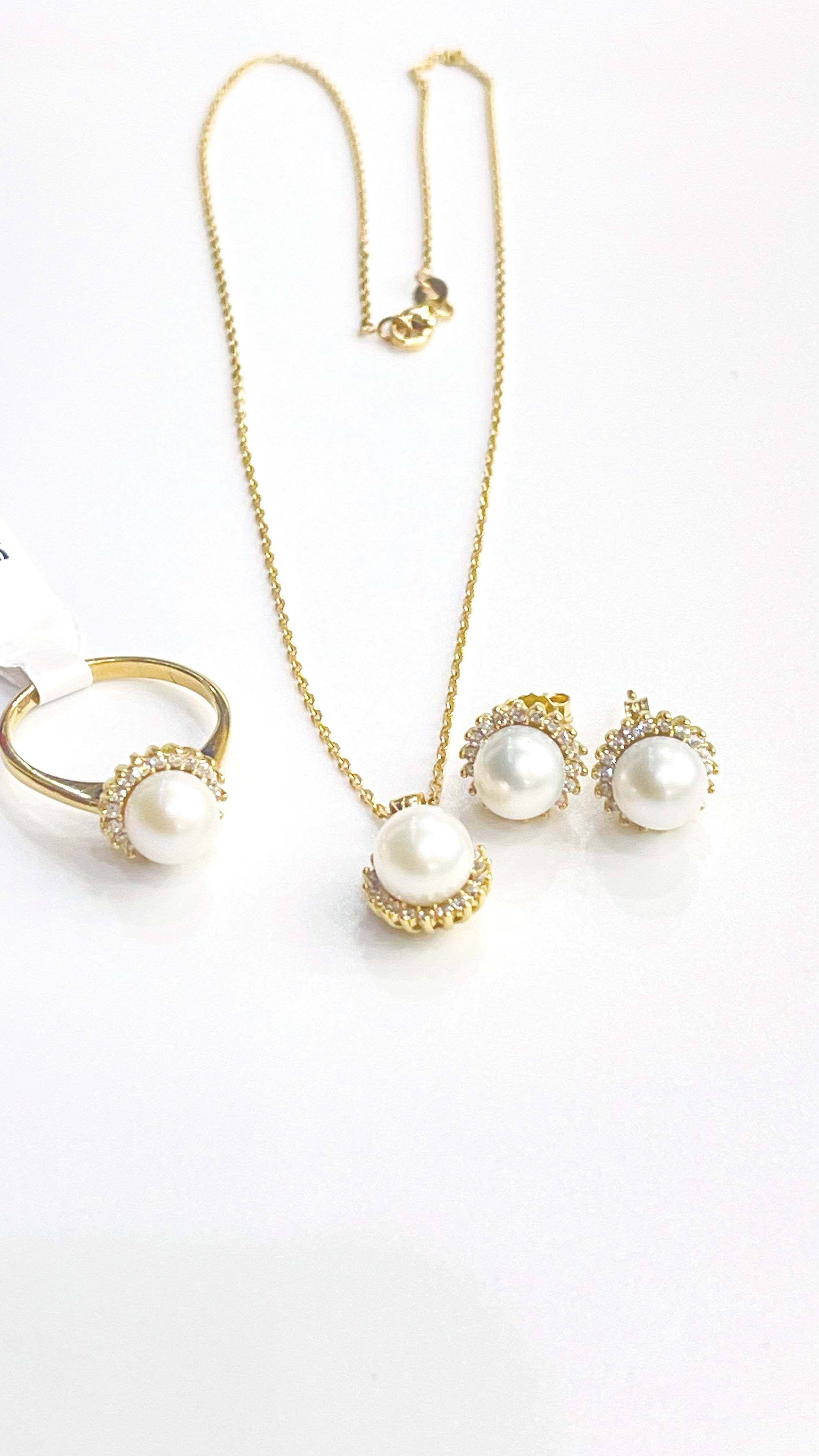 Natural pearl set