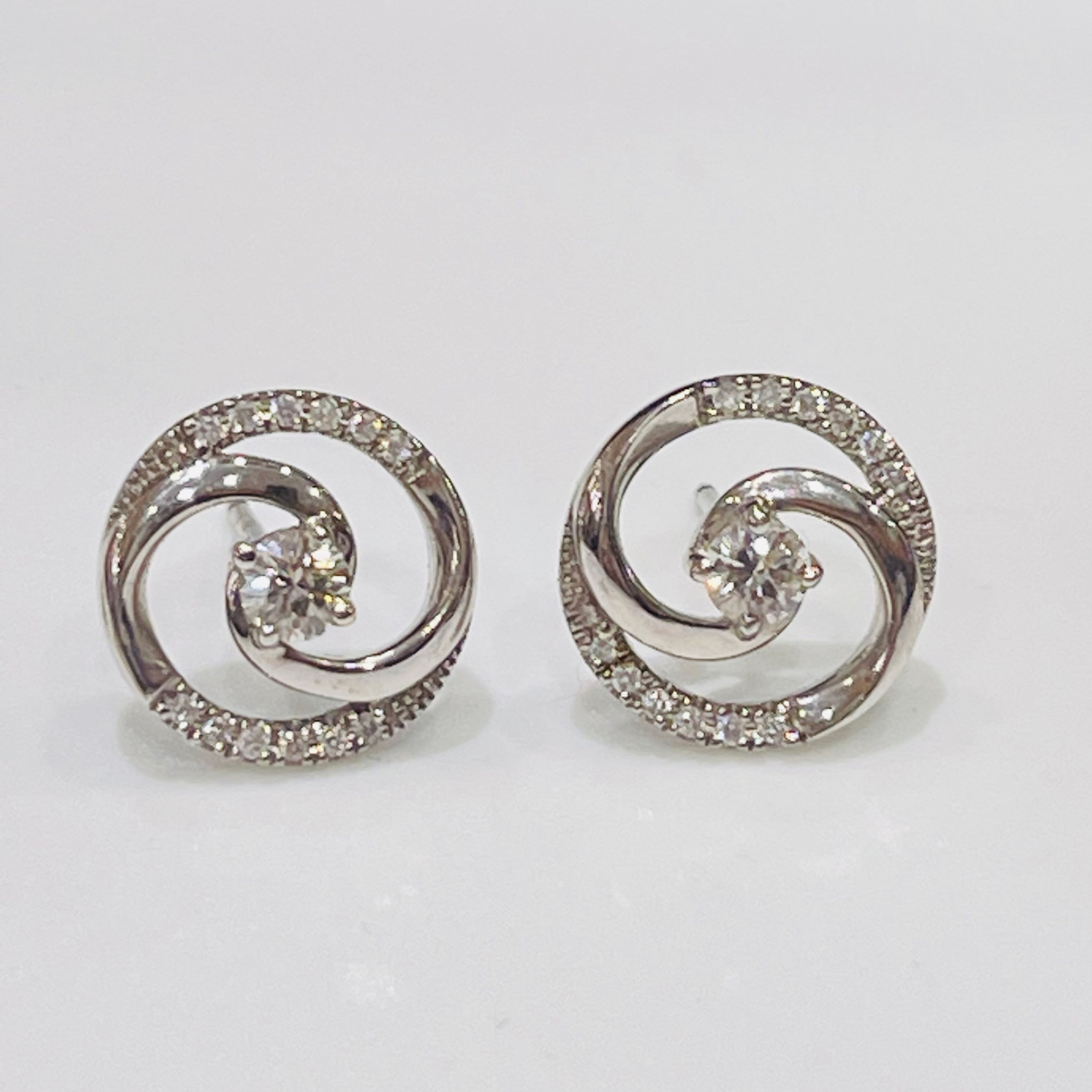 Snowflakes  life diamond earring 