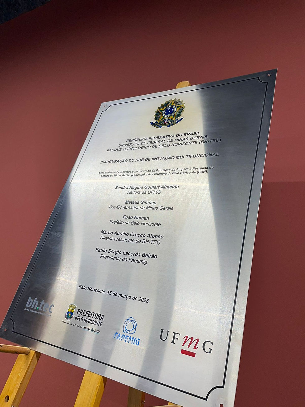 Placa do Hub de Inovação Multifuncional do BH-TEC
